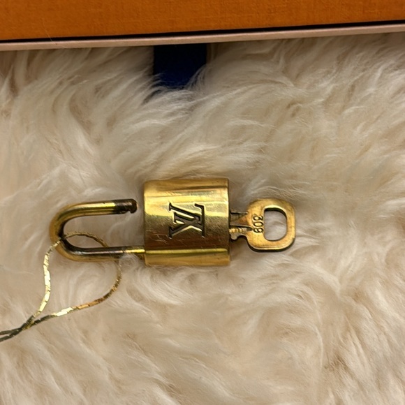 Louis Vuitton Lock and Key on Gold Chain Necklace - Picture 4 of 4
